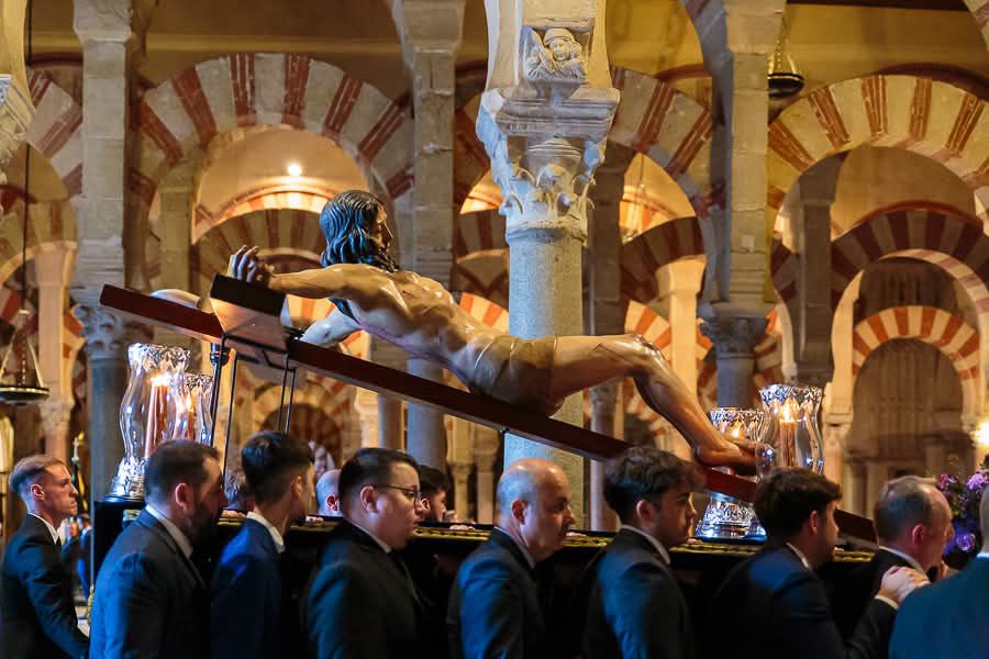 Hermandad del Santísimo Cristo de las Aguas de Palma del Río en el Magno Vía Crucis de Córdoba 2025